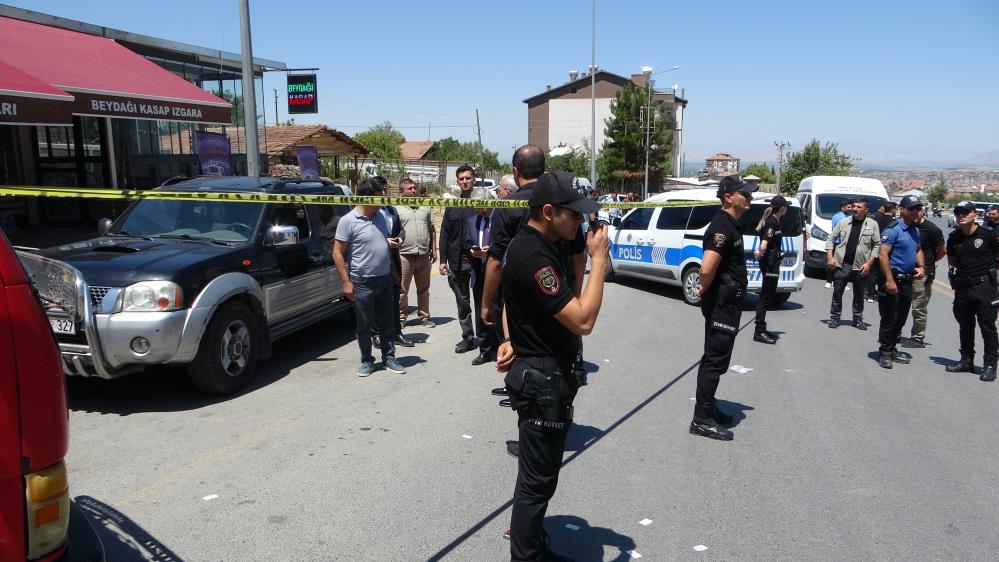 Polis, kiracısı olan akrabalarına ateş açtı: 3 ölü 2 yaralı