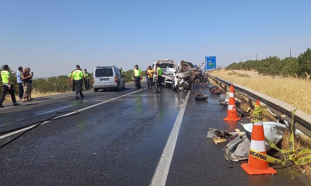 Yakıt tankeri ile otomobil çarpıştı: 1 ölü