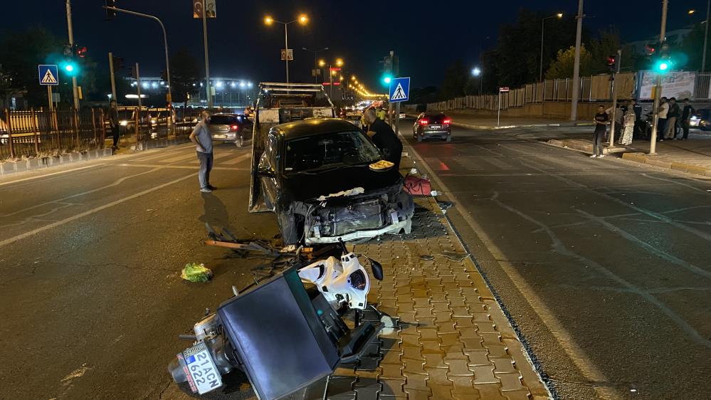 Diyarbakır’da alkollü sürücü, yayalara çarptı: 5 yaralı