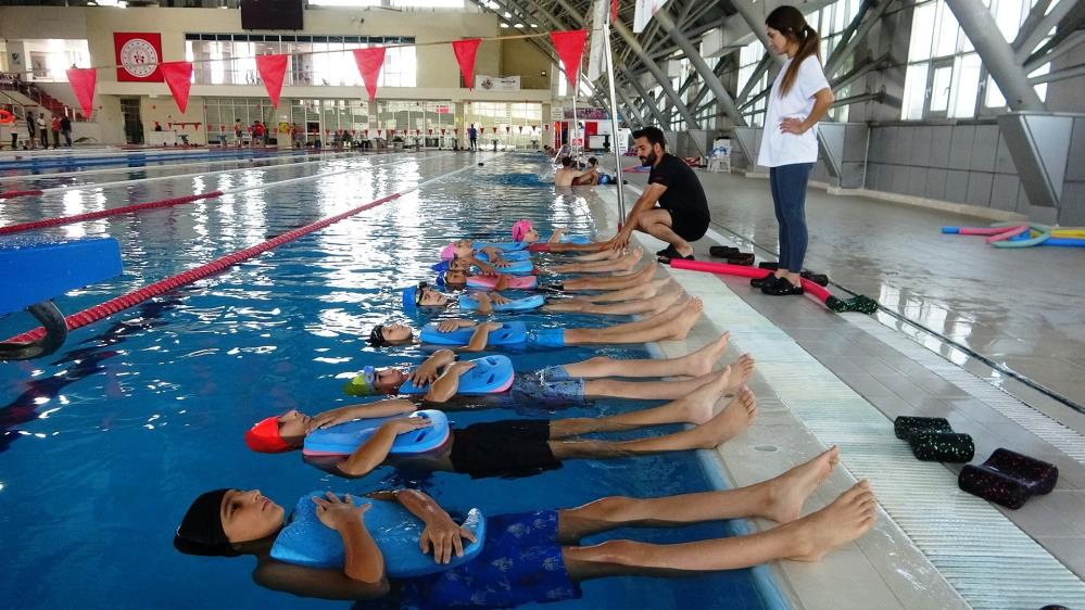 Van'da 56 bin kişi yüzme öğrendi