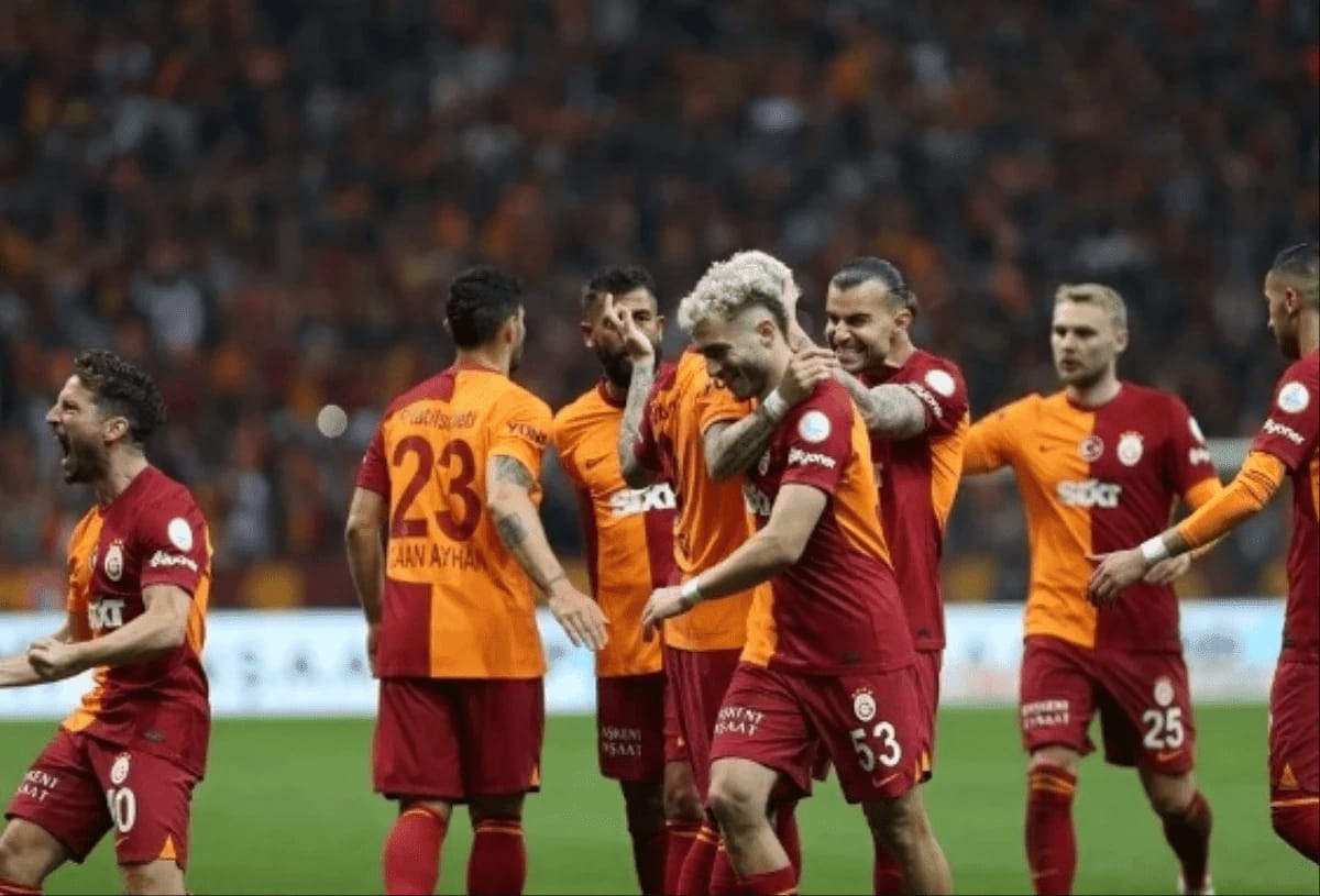 Galatasaray son dakikalarda güldü