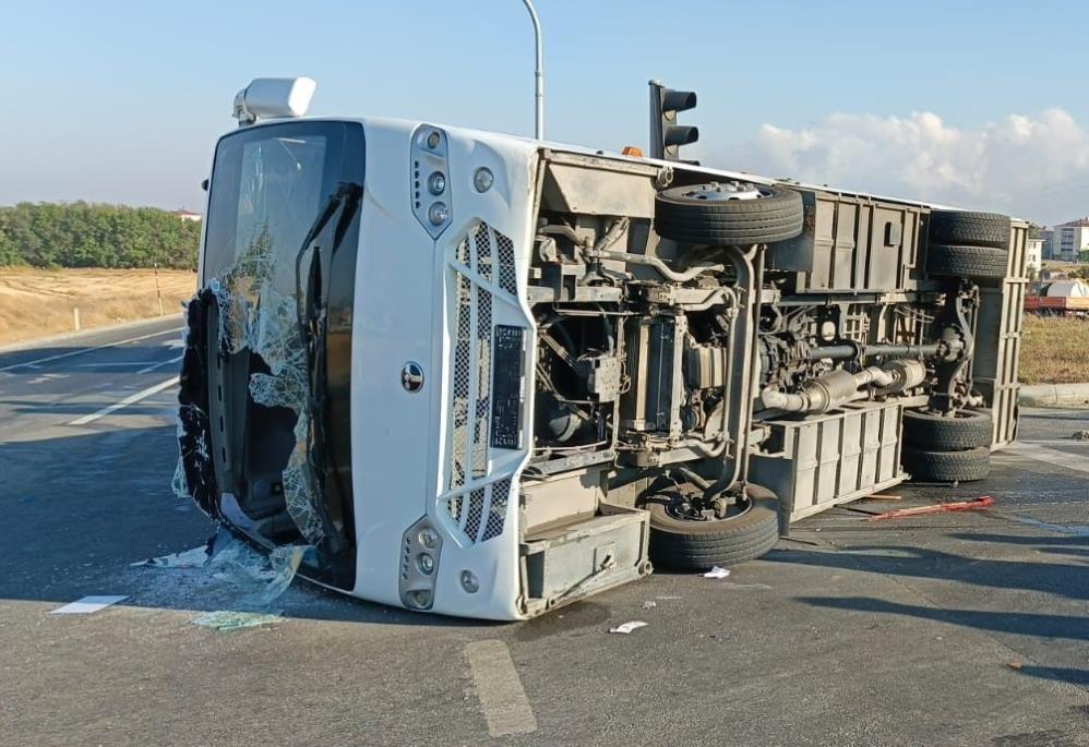 İşçi servisi kaza yaptı: 11 yaralı