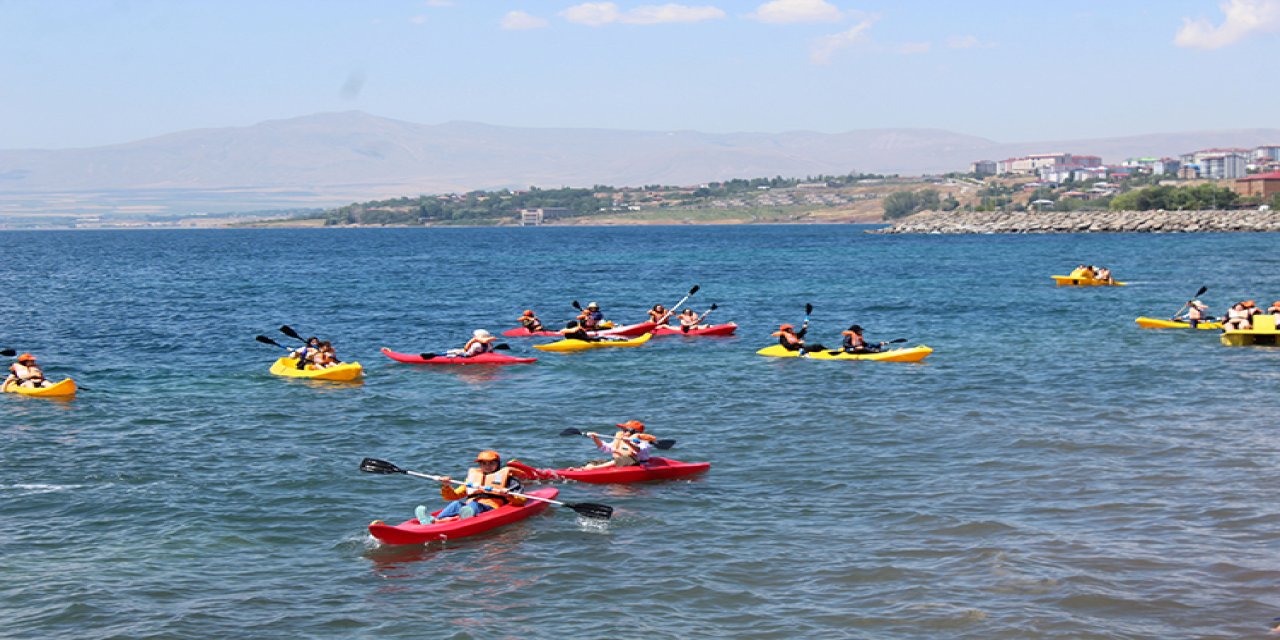 Kamp için Bitlis'e gelen gençler, tarihi ve doğayı sevdi