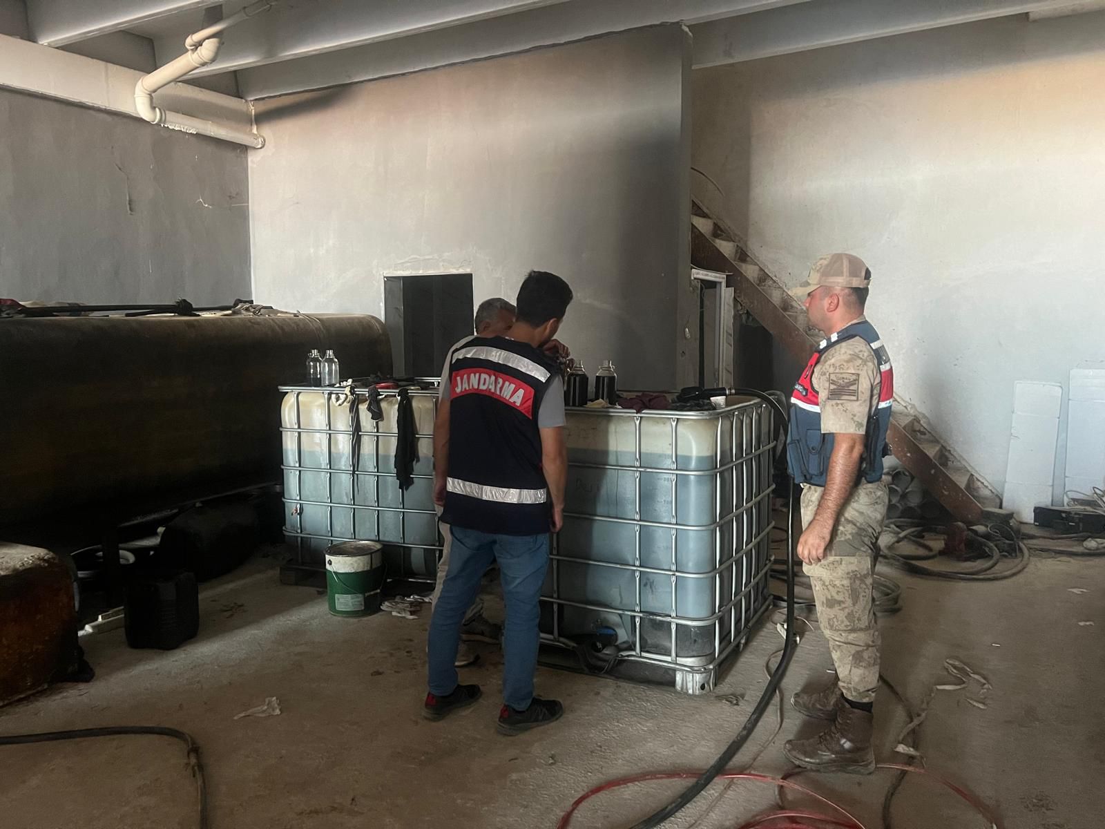 6 bin 400 litre kaçak akaryakıt ele geçirildi