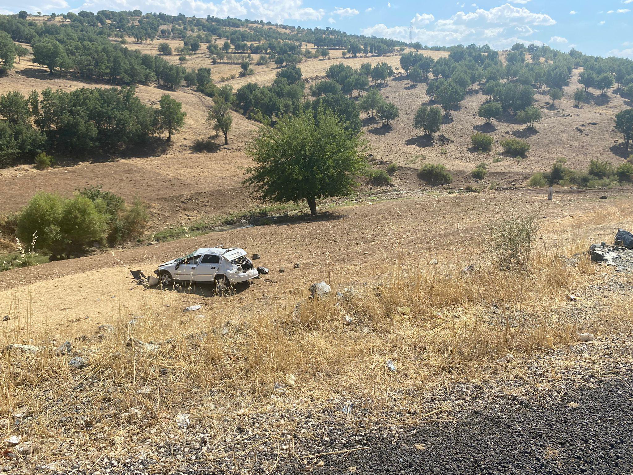 Diyarbakır'da otomobil şarampole devrildi: 1 ölü, 3 yaralı