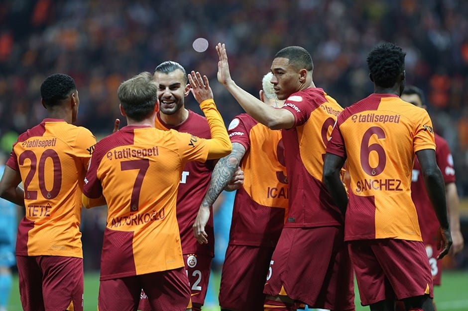 Galatasaray ligde 2'de 2 yaptı