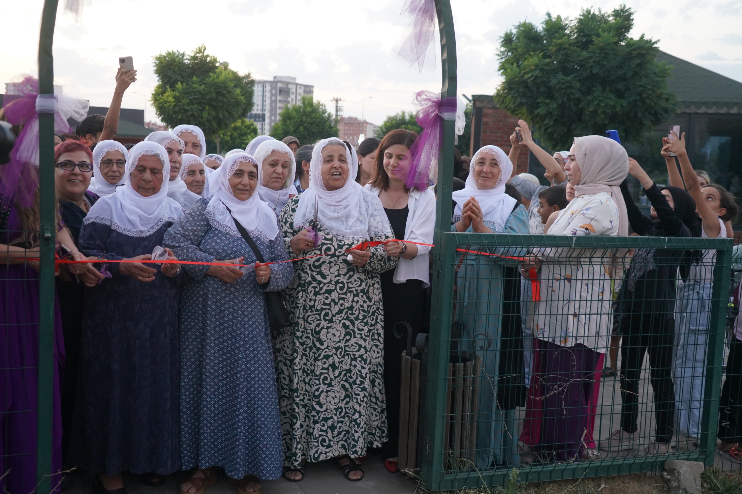 Diyarbakır’da "Binevş Kadın Dayanışma Merkezi" açıldı