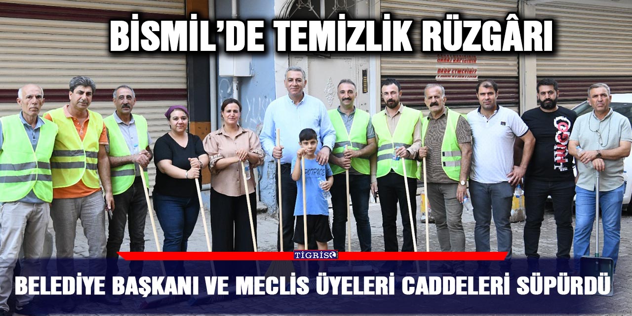 Belediye Başkanı ve Meclis üyeleri caddeleri süpürdü