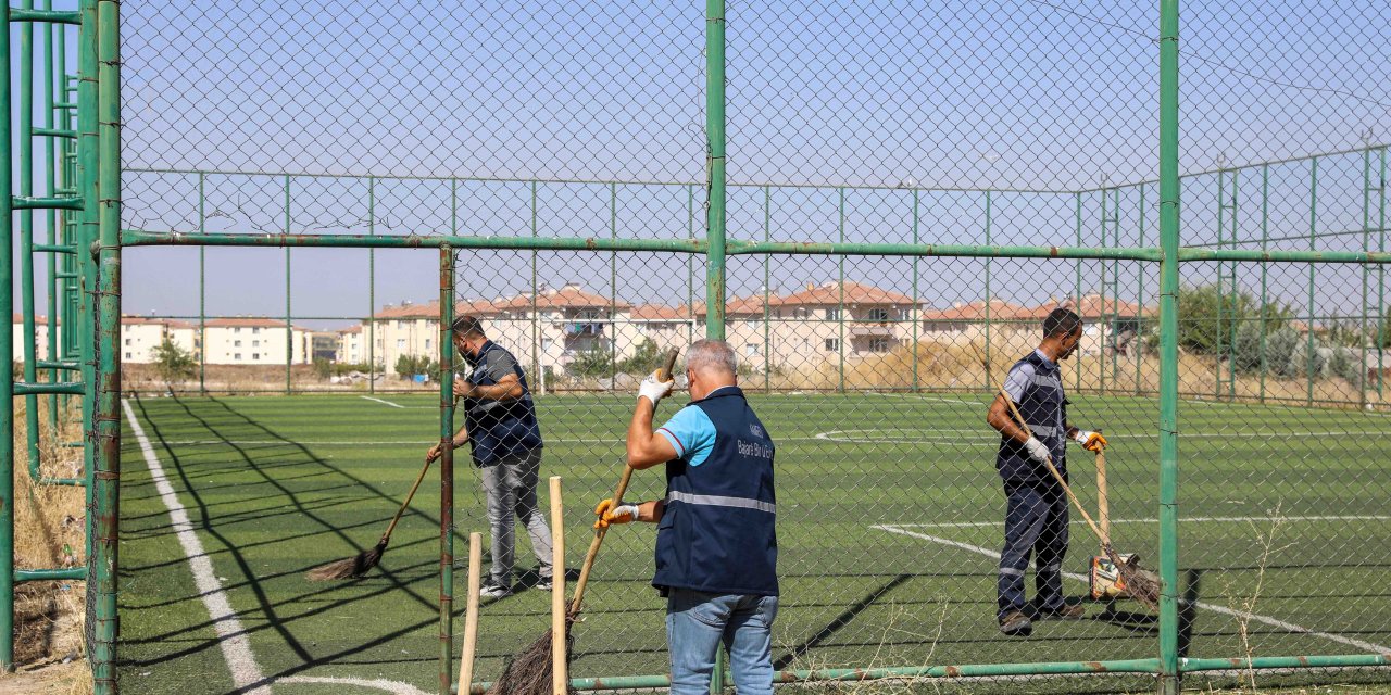 Diyarbakır’daki halı sahalar yenileniyor