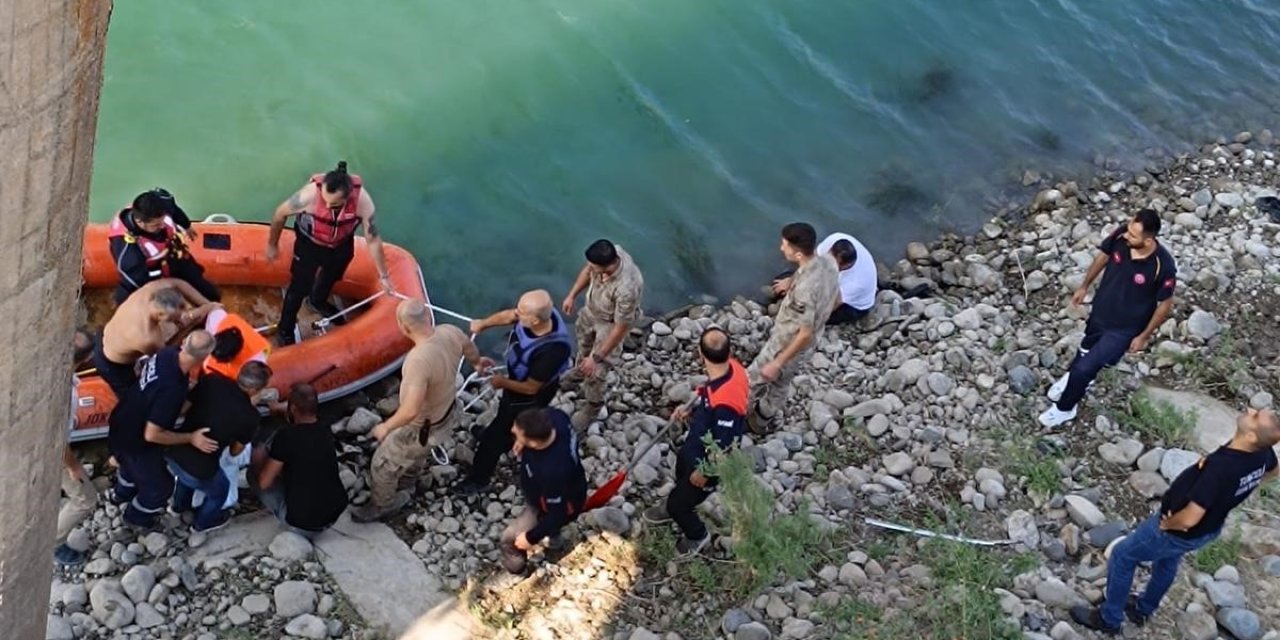 Tunceli’de araç baraj gölüne Uçtu: aynı aileden 4 kişi kurtarıldı