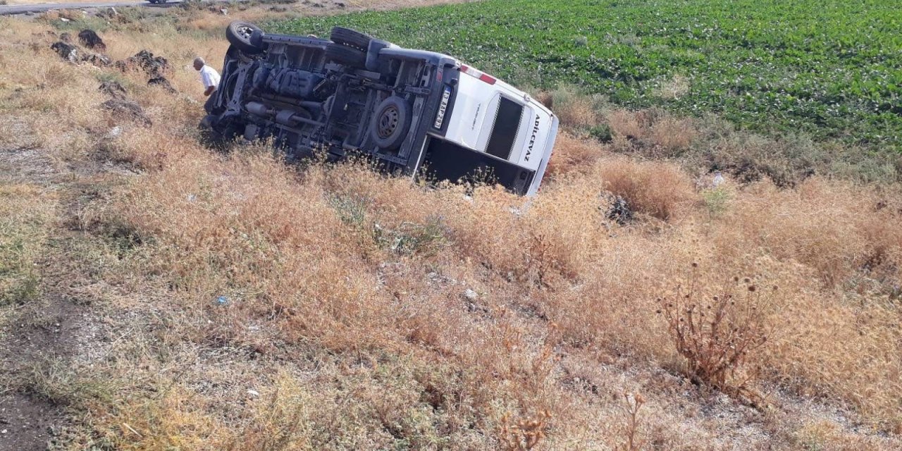 Öğretmen servisi devrildi: 10 yaralı