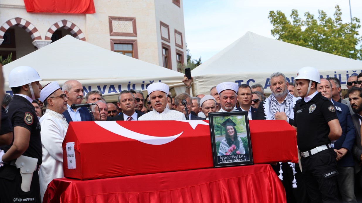 Ayşenur Ezgi Eygi'nin Cenazesi Didim'de Toprağa Verildi