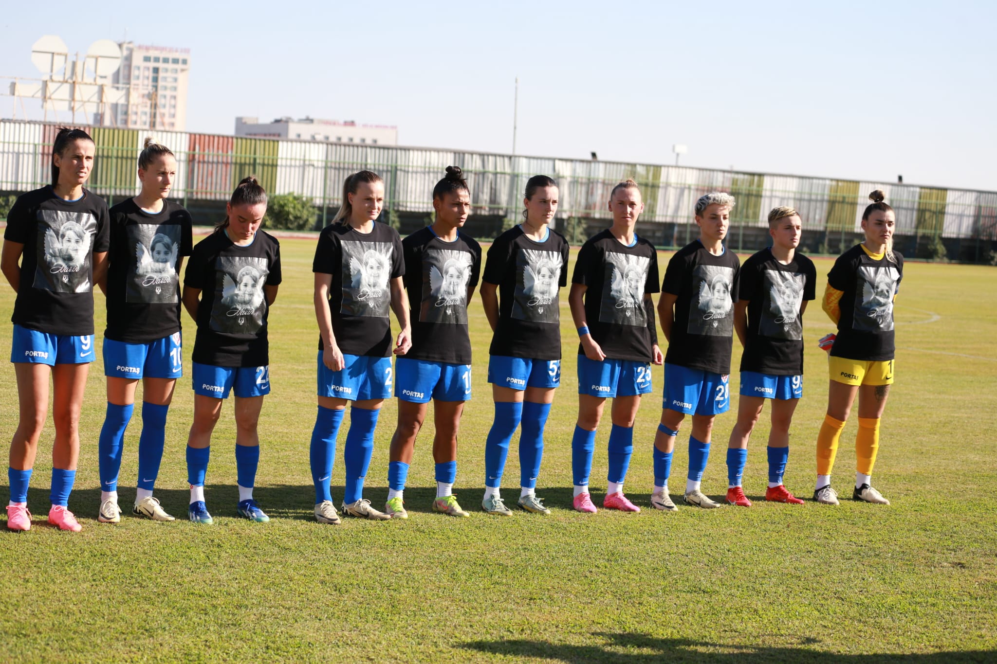 VİDEO -Amedspor kadın takımı ‘Narin’ yazılı tişörtle sahaya çıktı