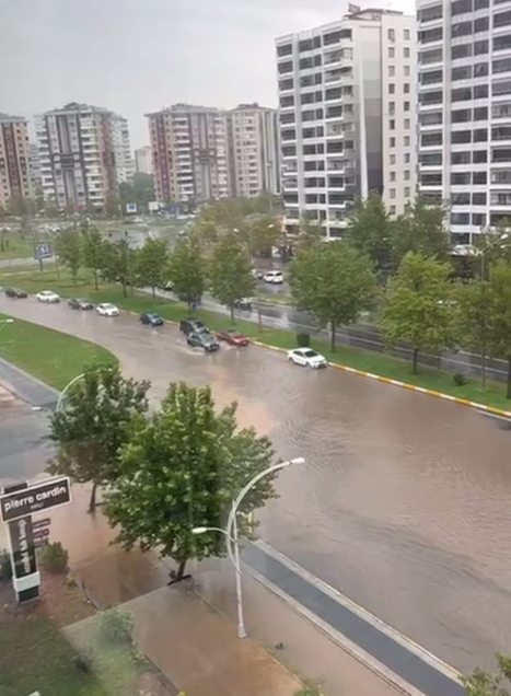 Diyarbakır caddelerinde göl manzarası!