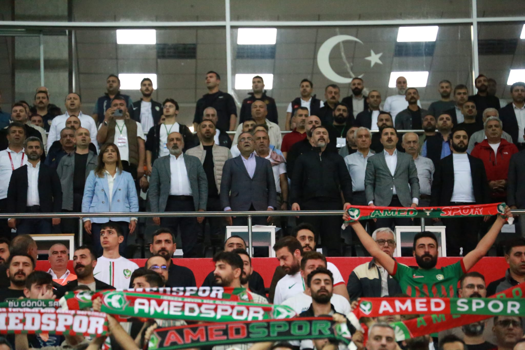 Amedspor-Boluspor maçı başladı: Diyarbakır Milletvekili Tanrıkulu da tribünlerde