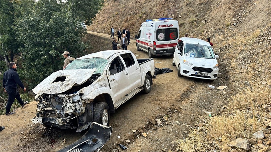 Şehit askerin yakınlarının bulunduğu pikap şarampole devrildi: 1 ölü, 5 yaralı