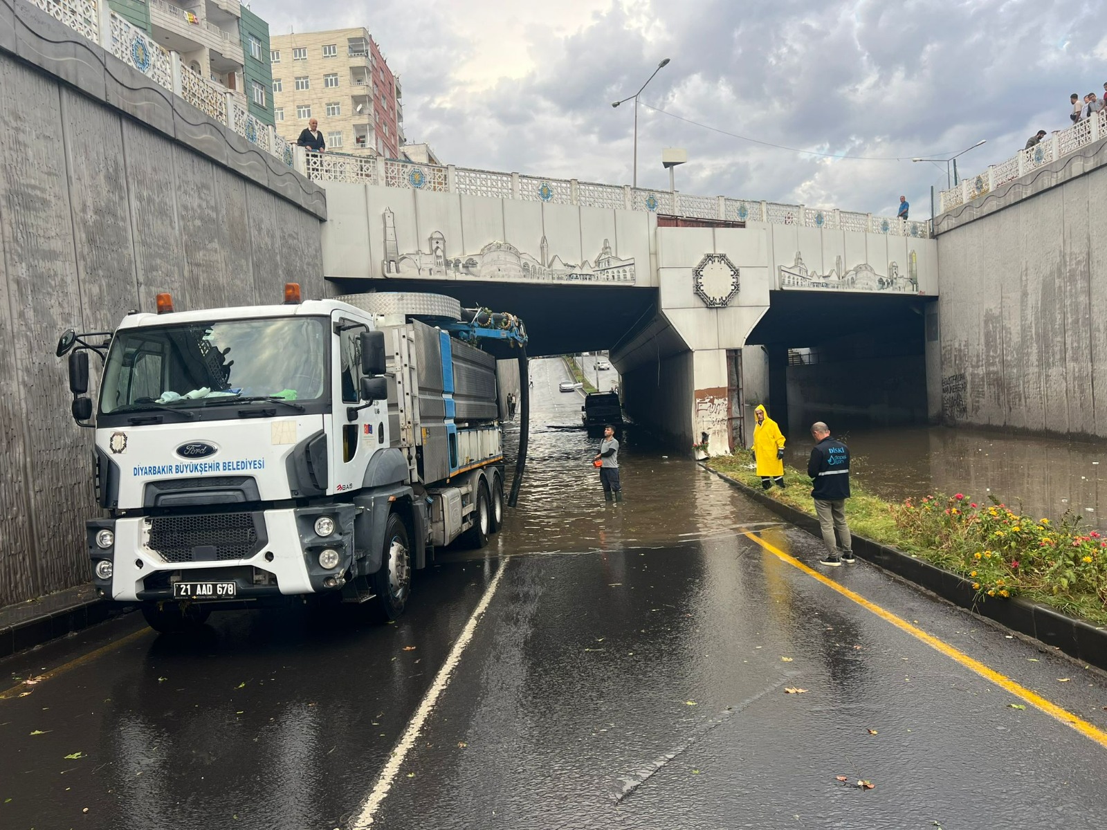 Diyarbakır'da yoğun yağışlara anında müdahale