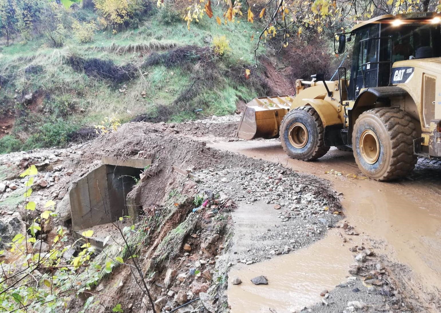 Sason'da köy yolları ulaşıma kapandı