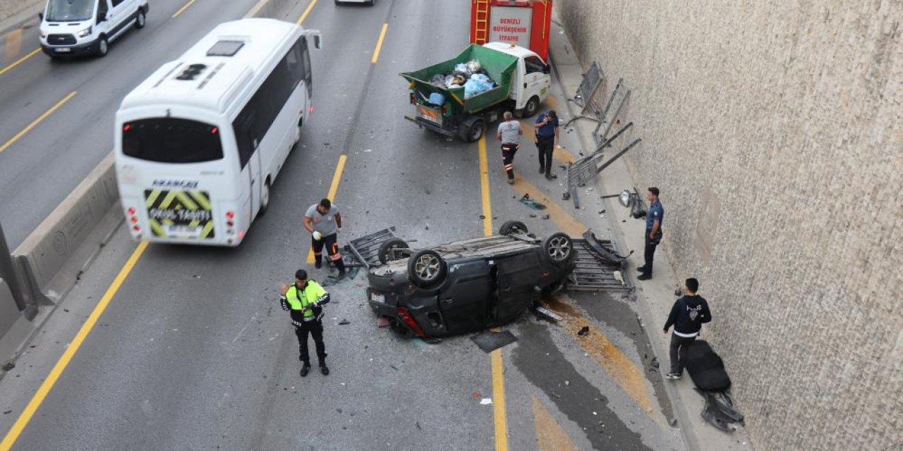 Çarpışma sonucu otomobil köprüden aşağıya ters düştü: ölü ve yaralılar var