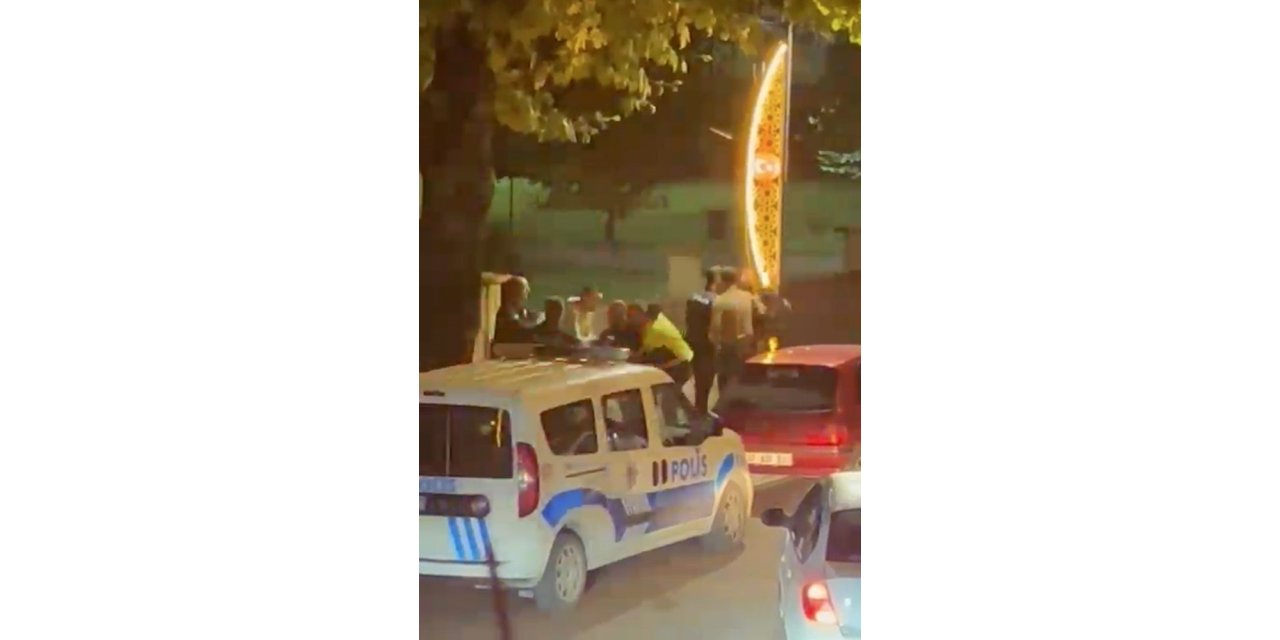 VİDEO - Silah çekip, polisleri darp etti