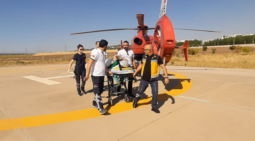 Diyarbakır'da 83 yaşındaki kadının kafasına demir düştü: Ambulans helikopterle hastaneye kaldırıldı