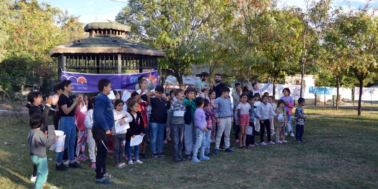 Diyarbakır'da çocuklar için müzik ve resim atölyesi etkinliği