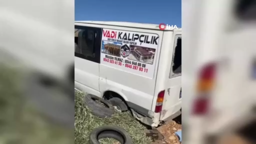 Lastiği patlayan araç devrildi: 5 yaralı