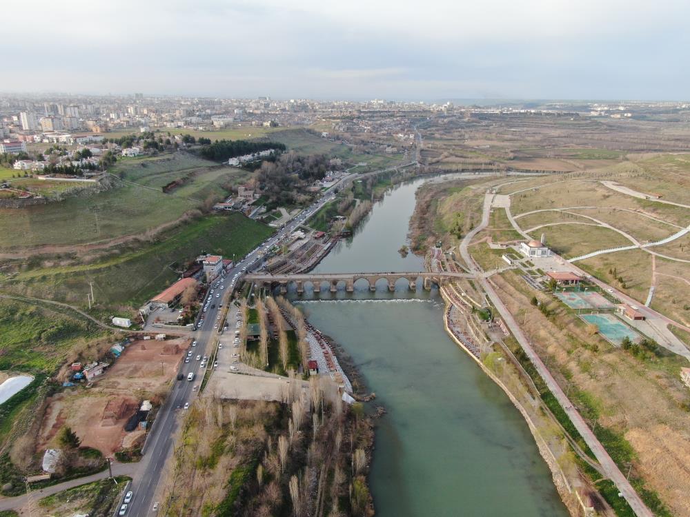 VİDEO - Diyarbakır Surları ve On Gözlü Köprü, yapay zeka ile canlandırıldı