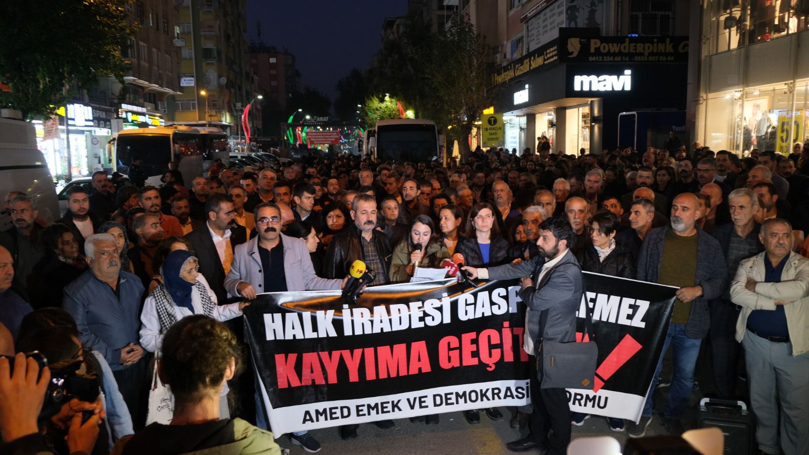 Diyarbakır'da kayyum protestosu