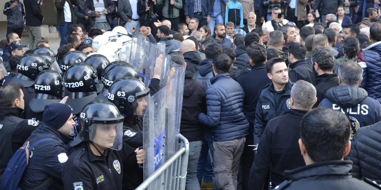 Halfeti'de kayyum protestosu: 16 gözaltı