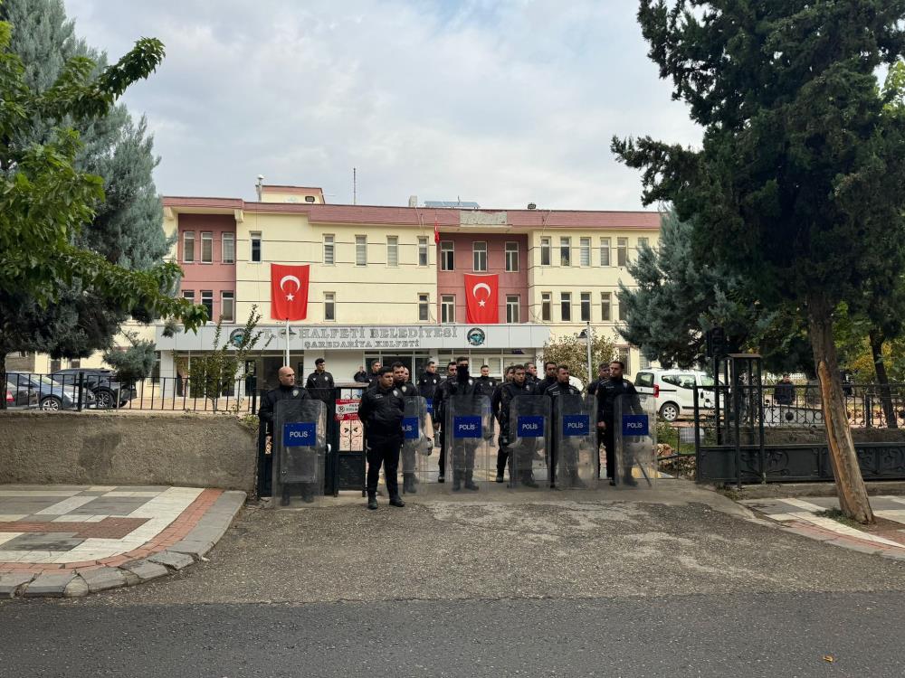 Halfeti'de kayyum protestosunda 10 kişi tutuklandı