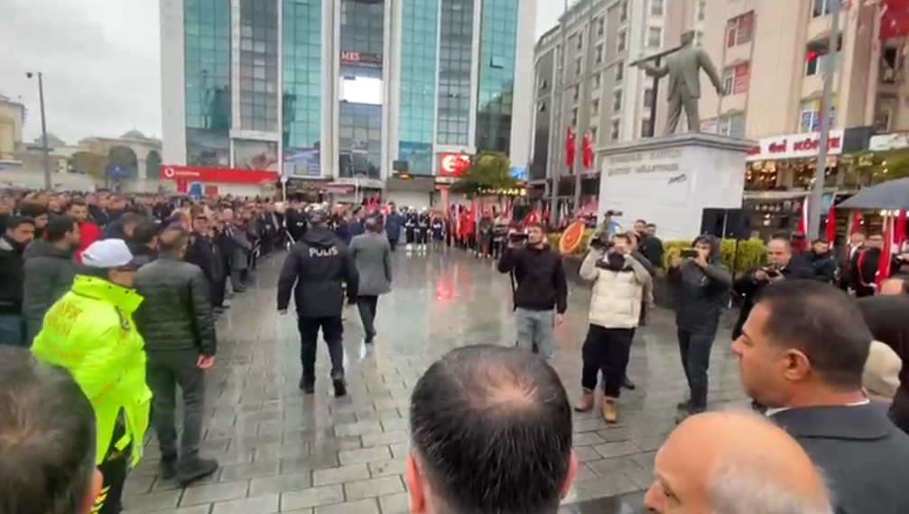 Kayyım Başkana 10 Kasım törenlerinde protesto