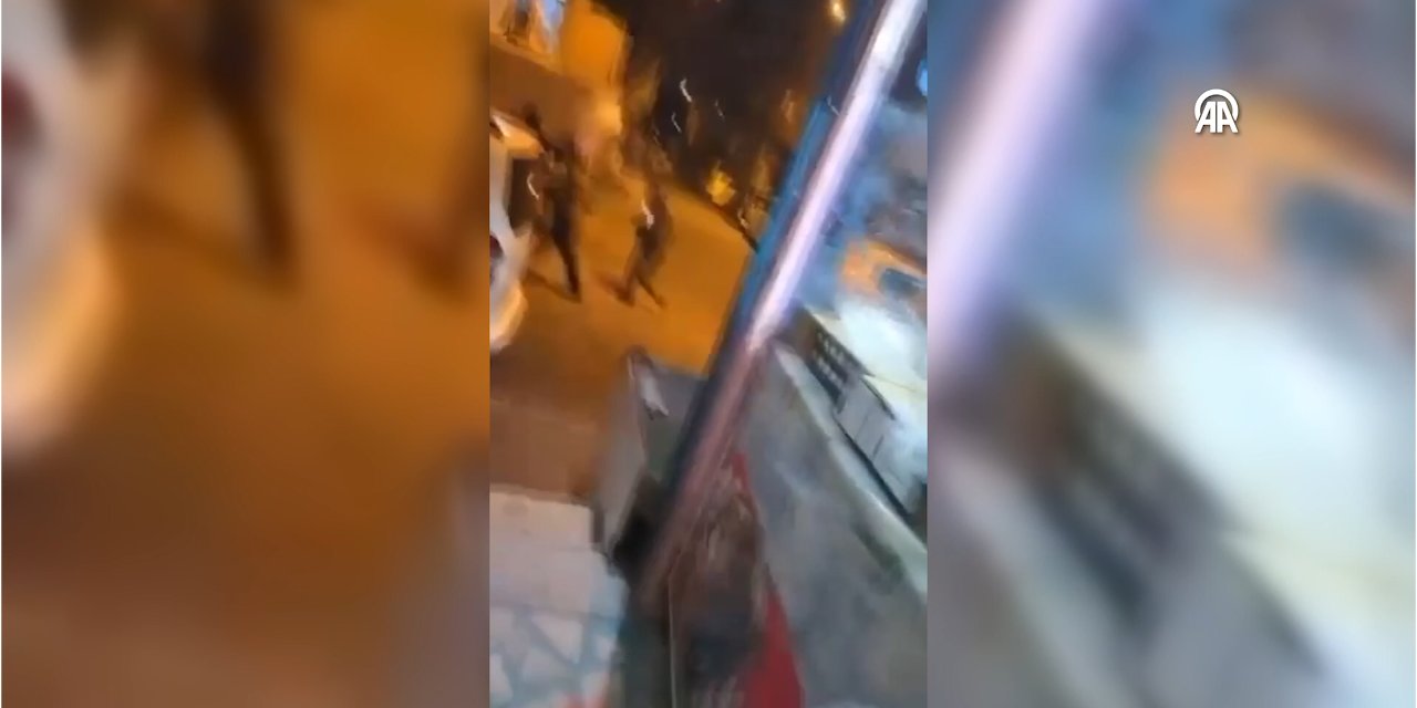 Bağcılar'da polis aracına molotof atılma anları