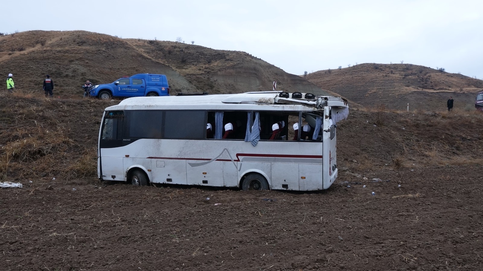 Midibüs şarampole devrildi: 29 yaralı