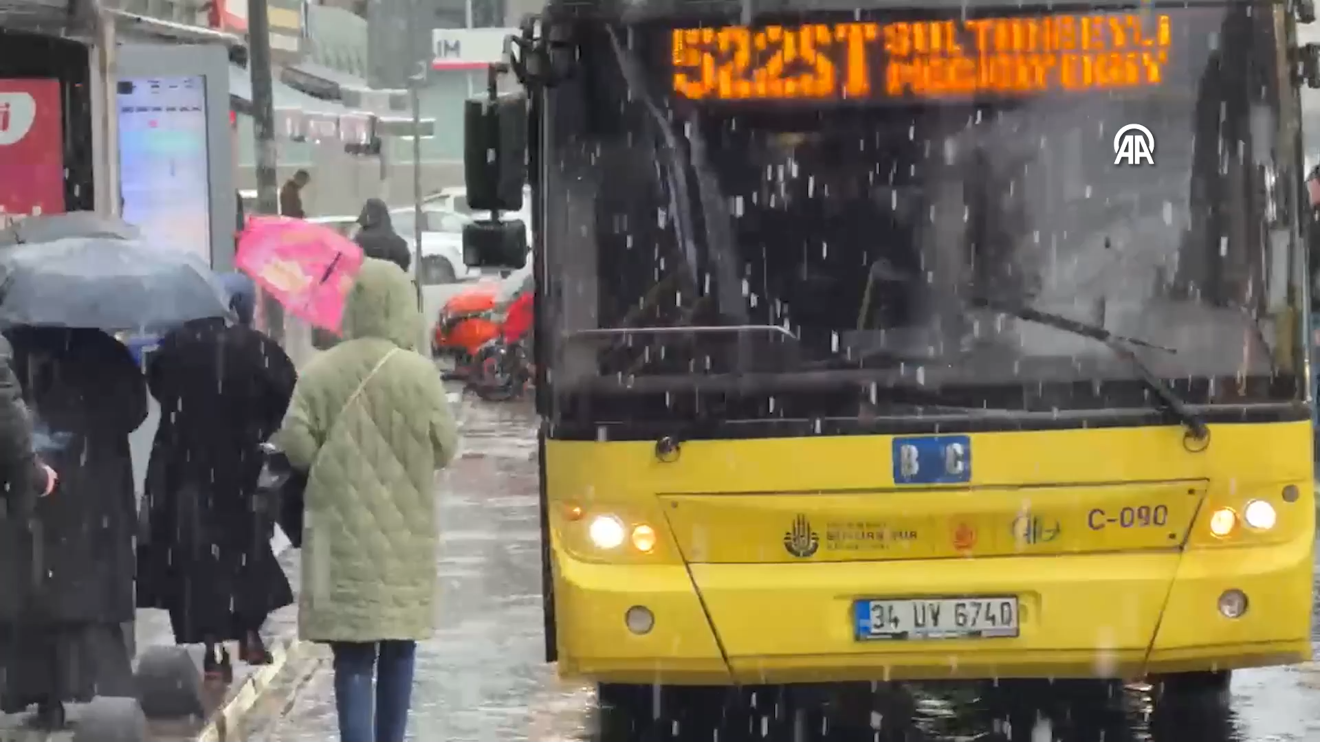 İstanbul'da mevsimin ilk kar yağışı başladı