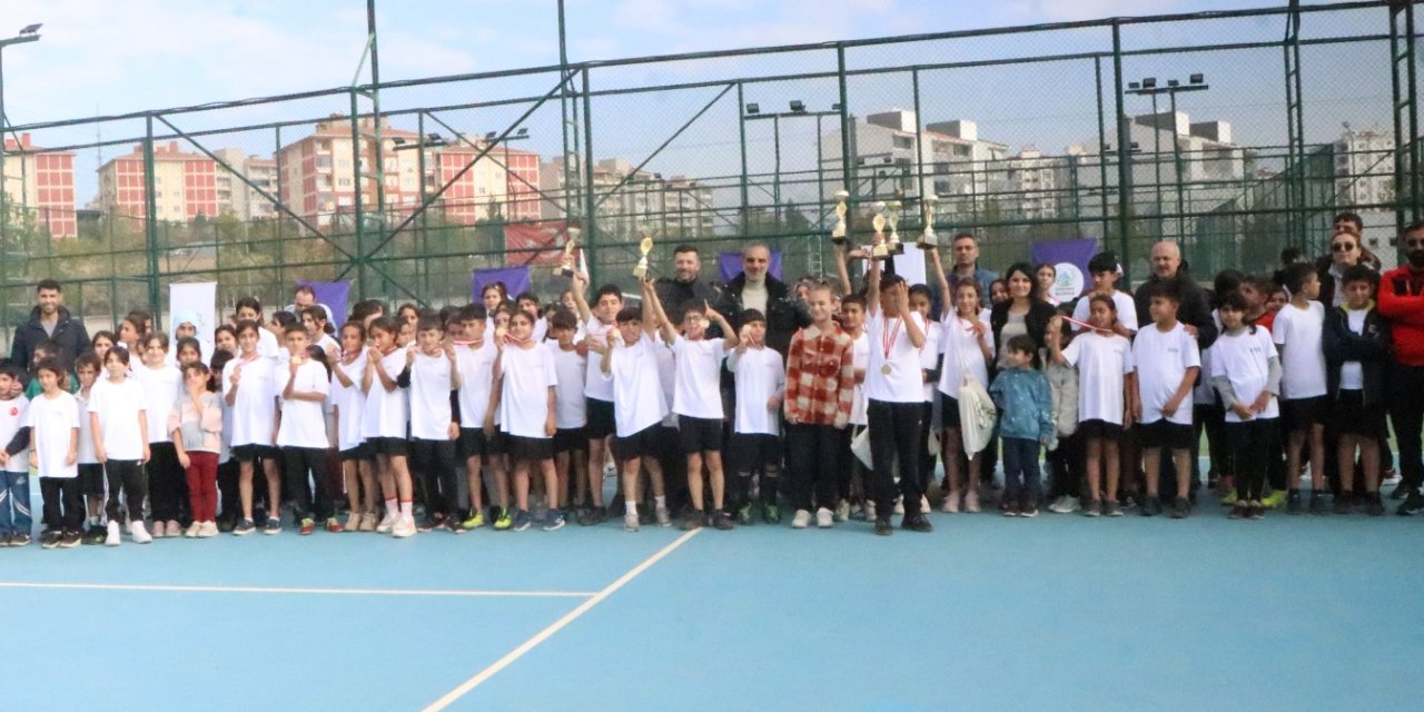 Diyarbakır'da "Peyas Çocuk Atletizm Şenliği" düzenlendi