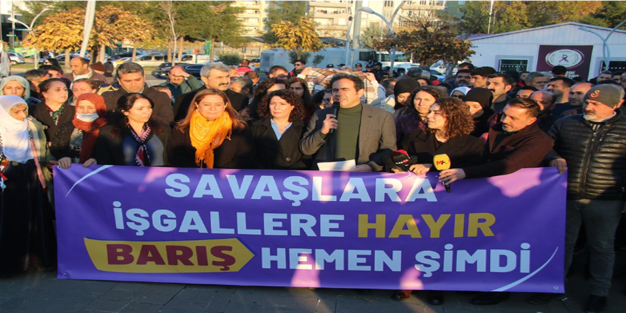 Diyarbakır'da 'Rojava'yla dayanışma' eylemi