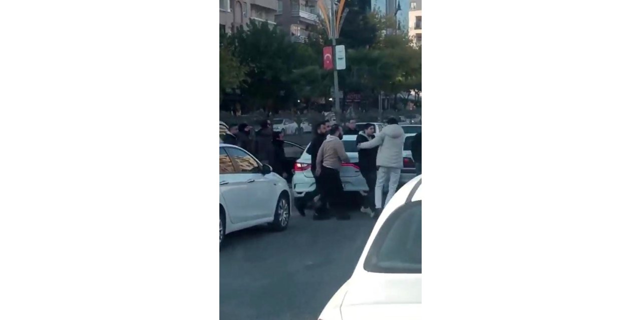 Trafikteki kavgayı polisler ayırdı