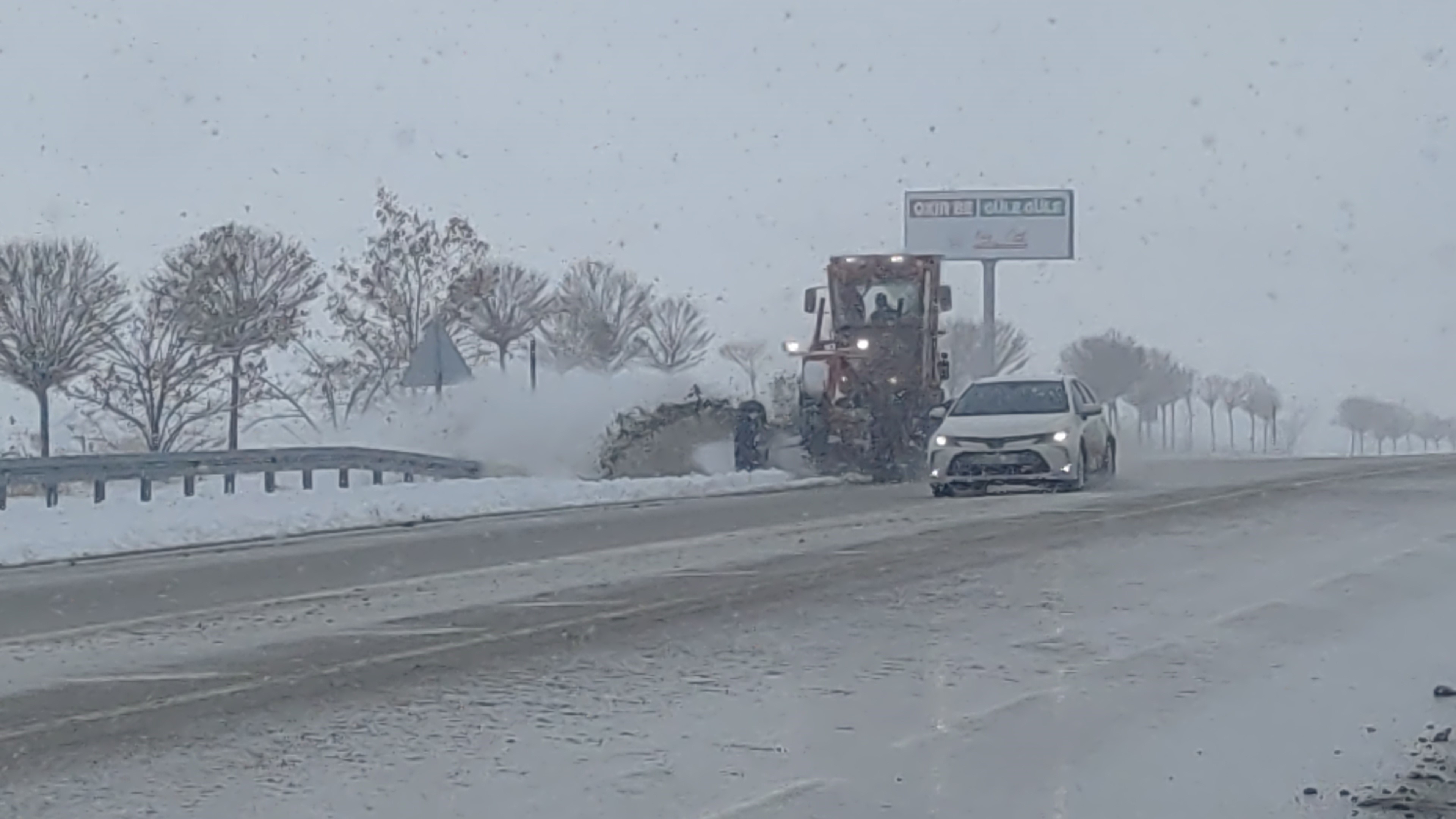 Van-Bahçesaray yolu ulaşıma kapatıldı