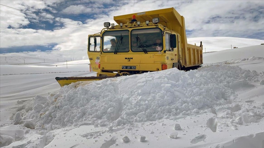 Erzurum ve Ardahan'da 27 yerleşime ulaşım yok