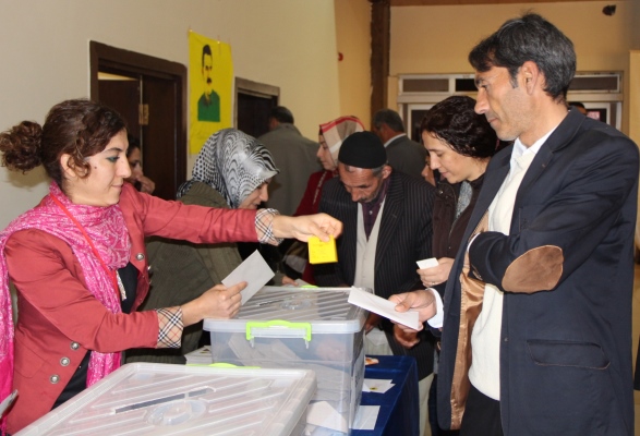 Diyarbakır ve ilçelerinde adaylıklar için ön seçim başladı