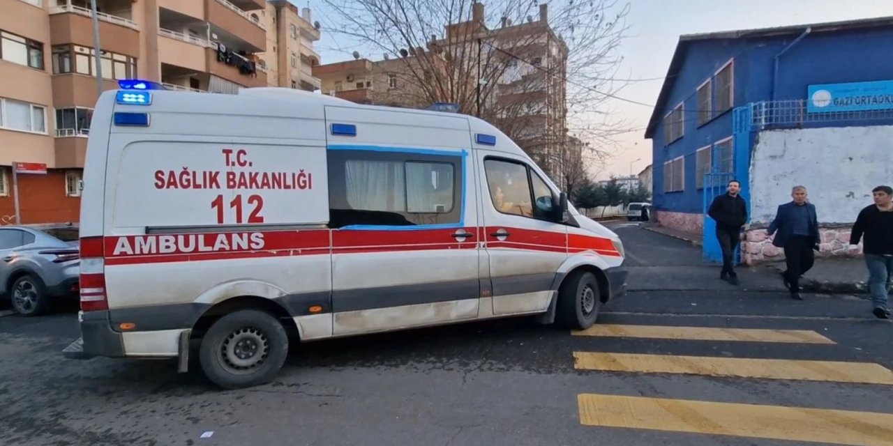 Diyarbakır'da 22 öğrenci zehirlendi