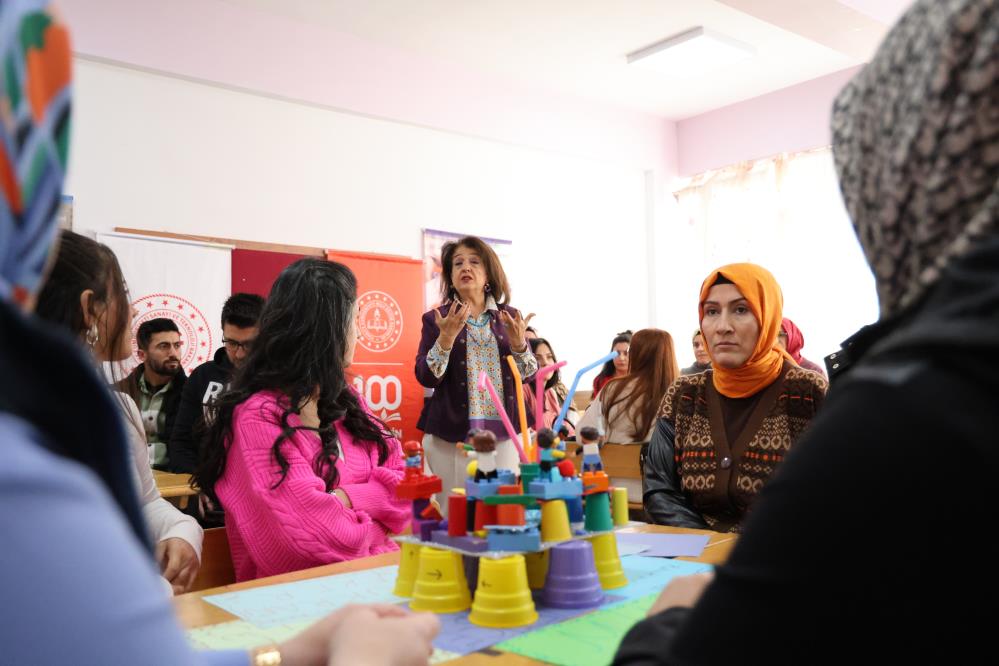 VİDEO - Diyarbakır’da yenilikçi eğitim yaklaşımları okul öncesi öğretmenlerine tanıtıldı