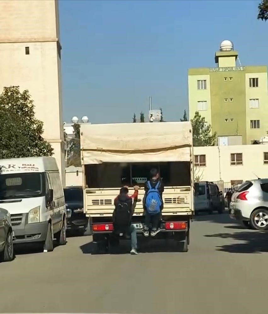 Mardin’de çocukların tehlikeli yolculuğu