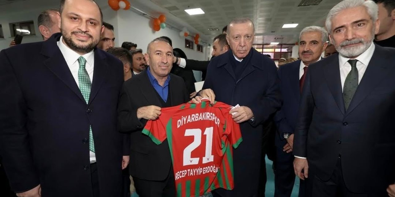 Cumhurbaşkanı Erdoğan'a Diyarbakırspor forması