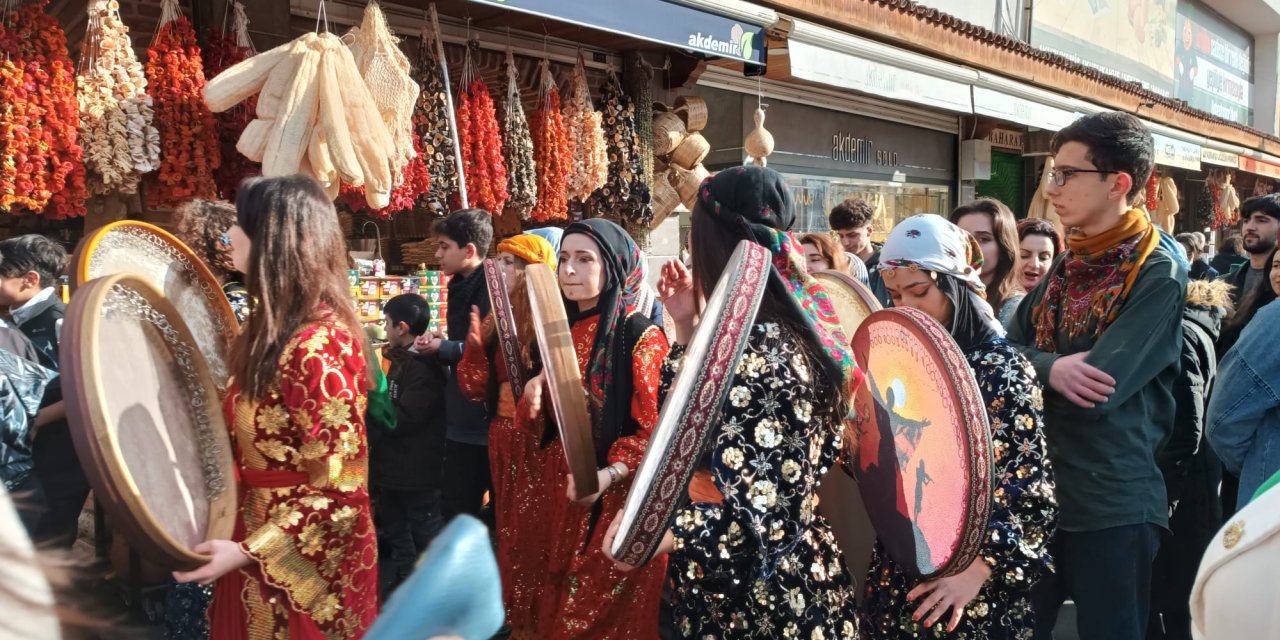 "Sêre Salê" coşkusu Diyarbakır Sur sokaklarında devam etti