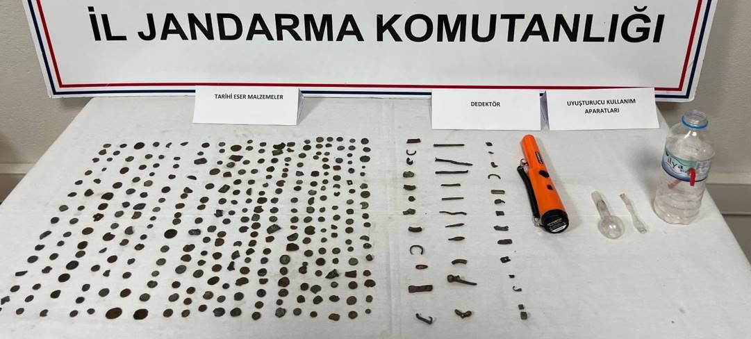 Adıyaman'da tarihi eser operasyonu: 306 sikke ve obje ele geçirildi