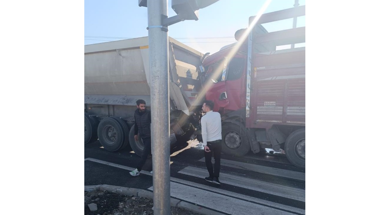 VİDEO - Diyarbakır'da zincirleme kaza: 3 yaralı