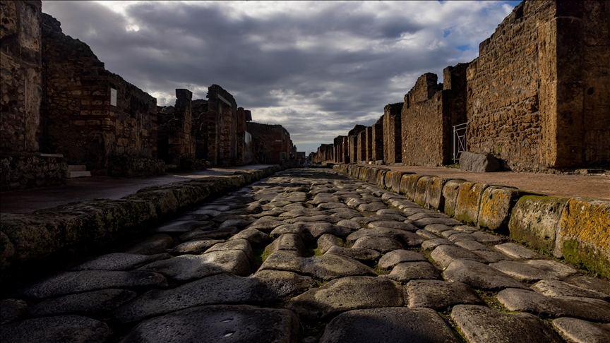 Pompei Antik Kenti'nde yürütülen kazılarda termal banyo keşfedildi