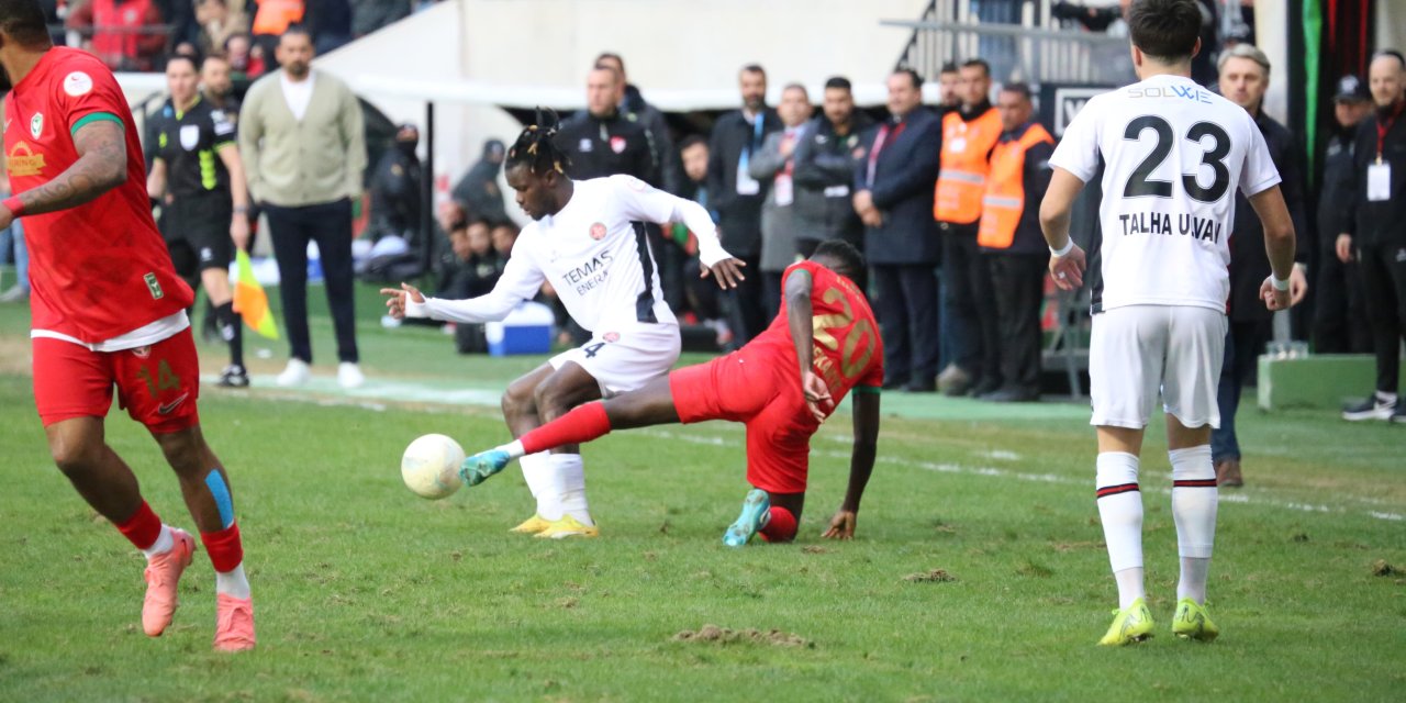 Amedspor Diyarbakır'da gümrüğe takıldı